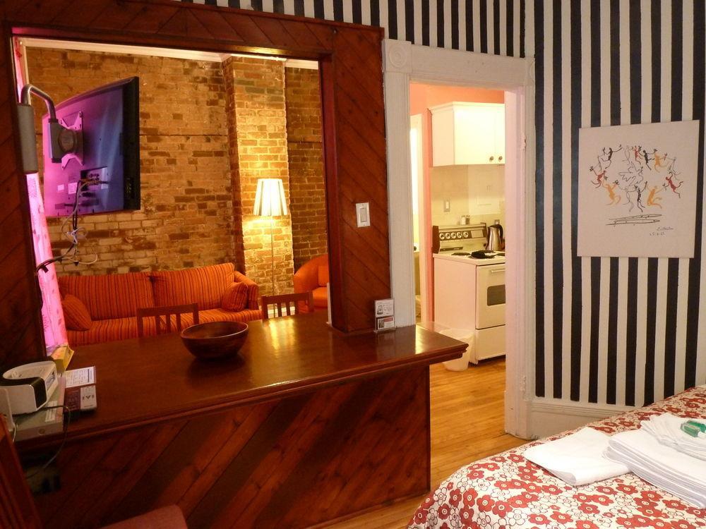 Gite University Bed And Breakfast Монреал Екстериор снимка