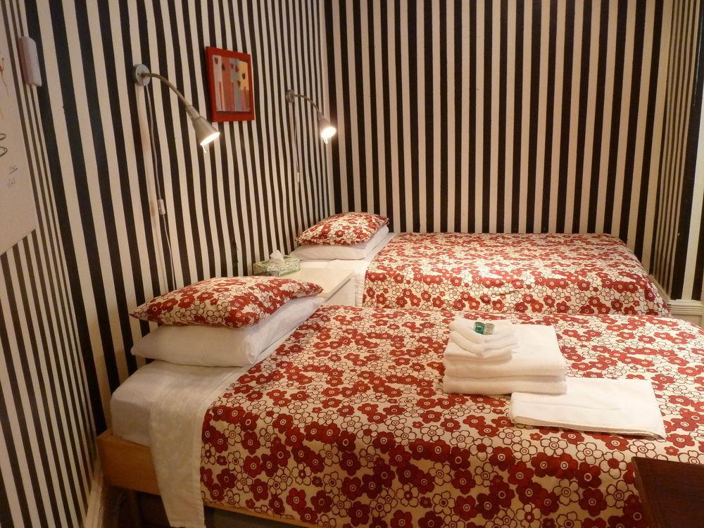 Gite University Bed And Breakfast Монреал Екстериор снимка