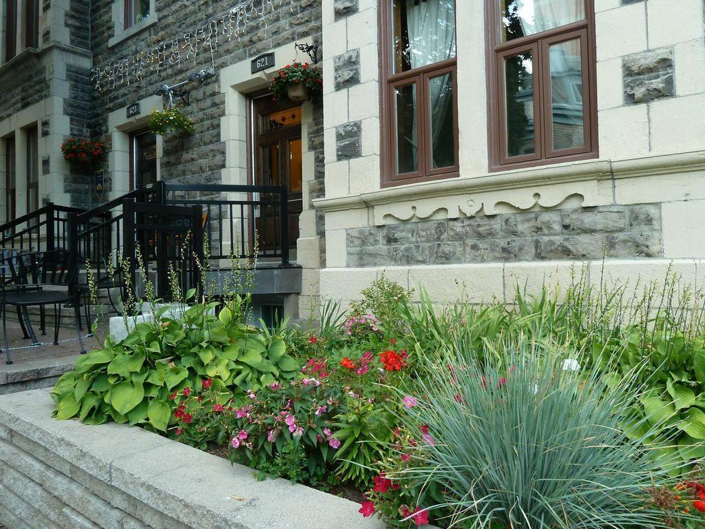 Gite University Bed And Breakfast Монреал Екстериор снимка