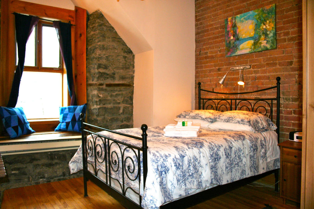 Gite University Bed And Breakfast Монреал Екстериор снимка