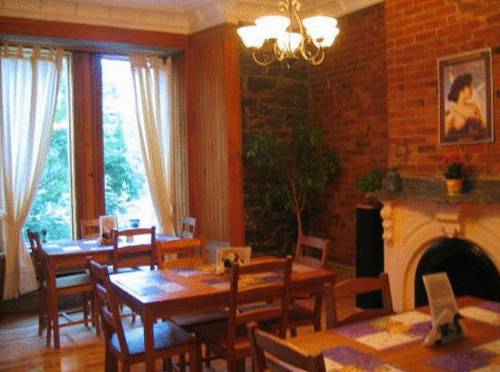 Gite University Bed And Breakfast Монреал Екстериор снимка